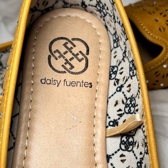 BRAND NEW/NEVER WORN Kids/Girls Daisy Fuentes slip on flats size 2 rhinestones - Picture 4 of 4
